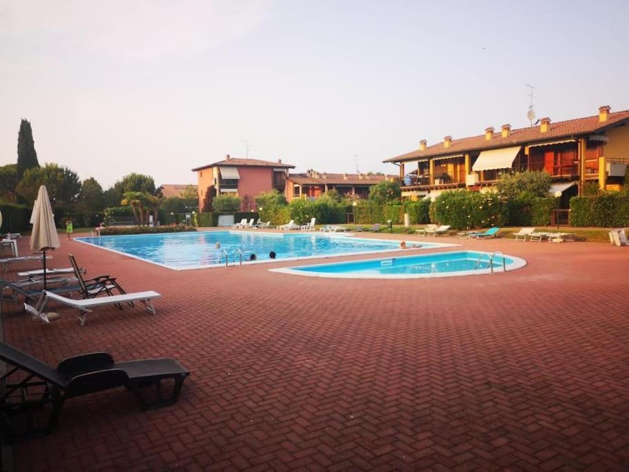 Gardappartamenti - Cascinale With Terrace Desenzano del Garda Bagian luar foto