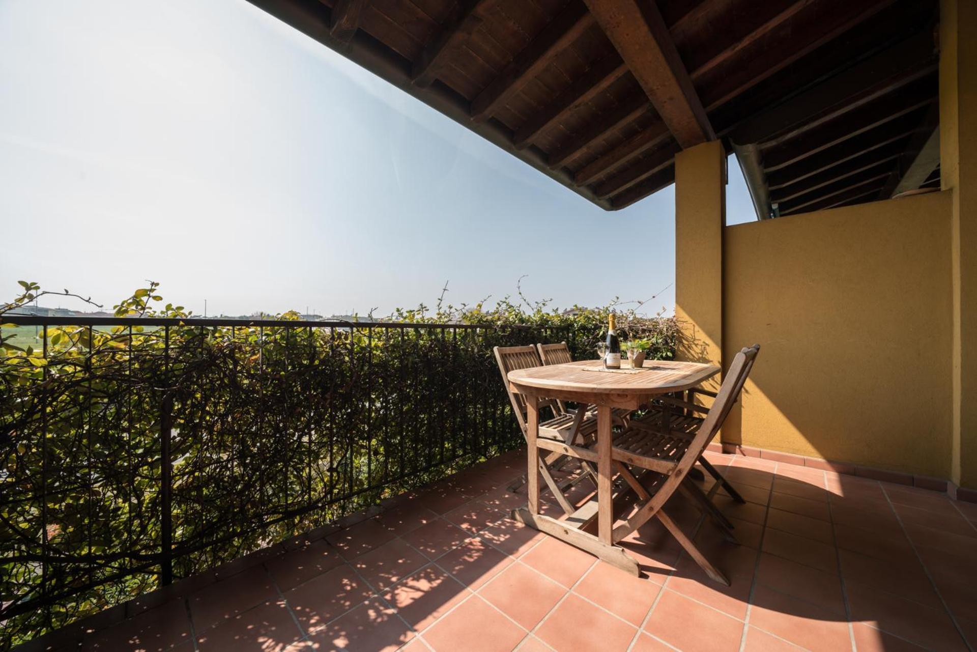 Gardappartamenti - Cascinale With Terrace Desenzano del Garda Bagian luar foto