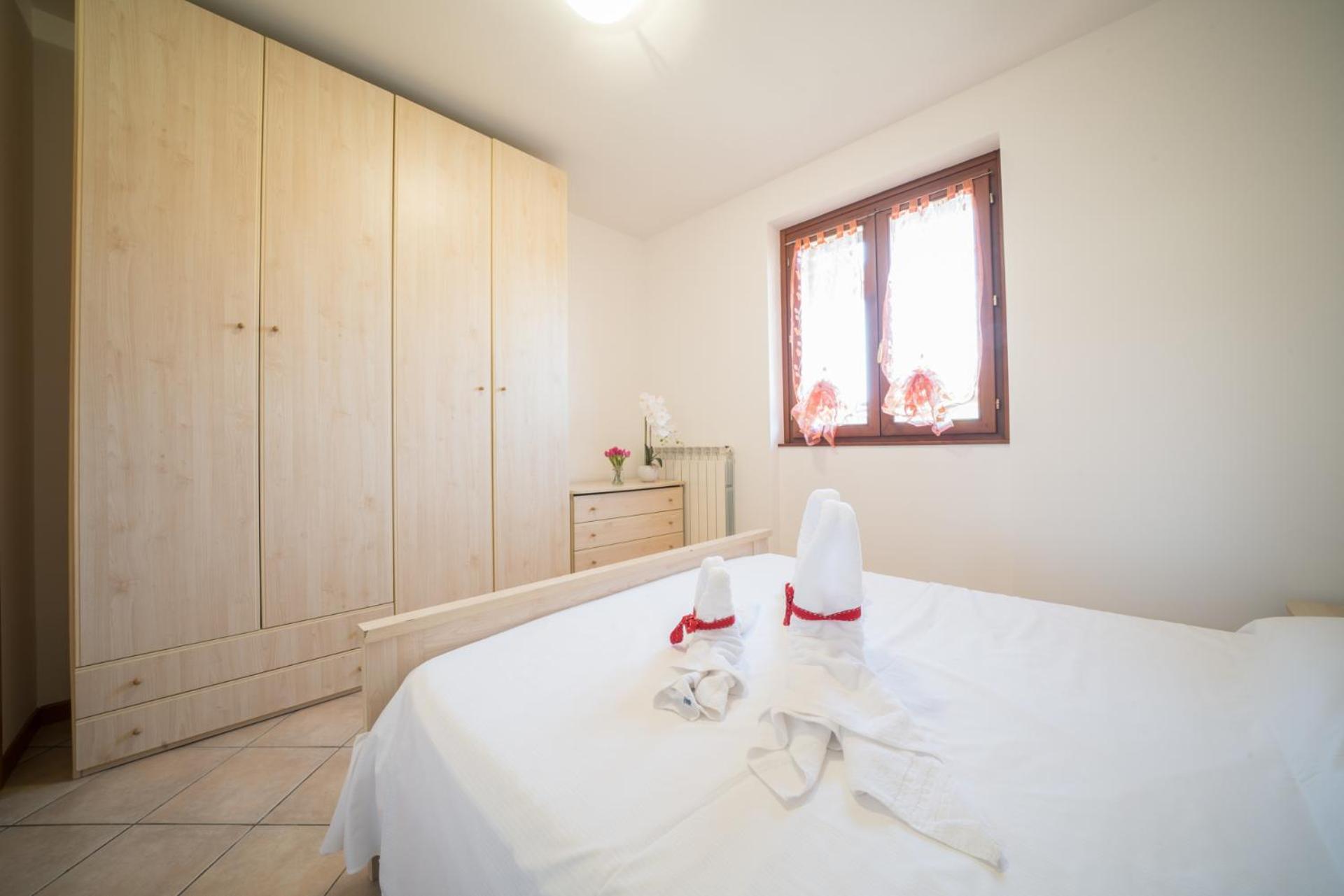 Gardappartamenti - Cascinale With Terrace Desenzano del Garda Bagian luar foto