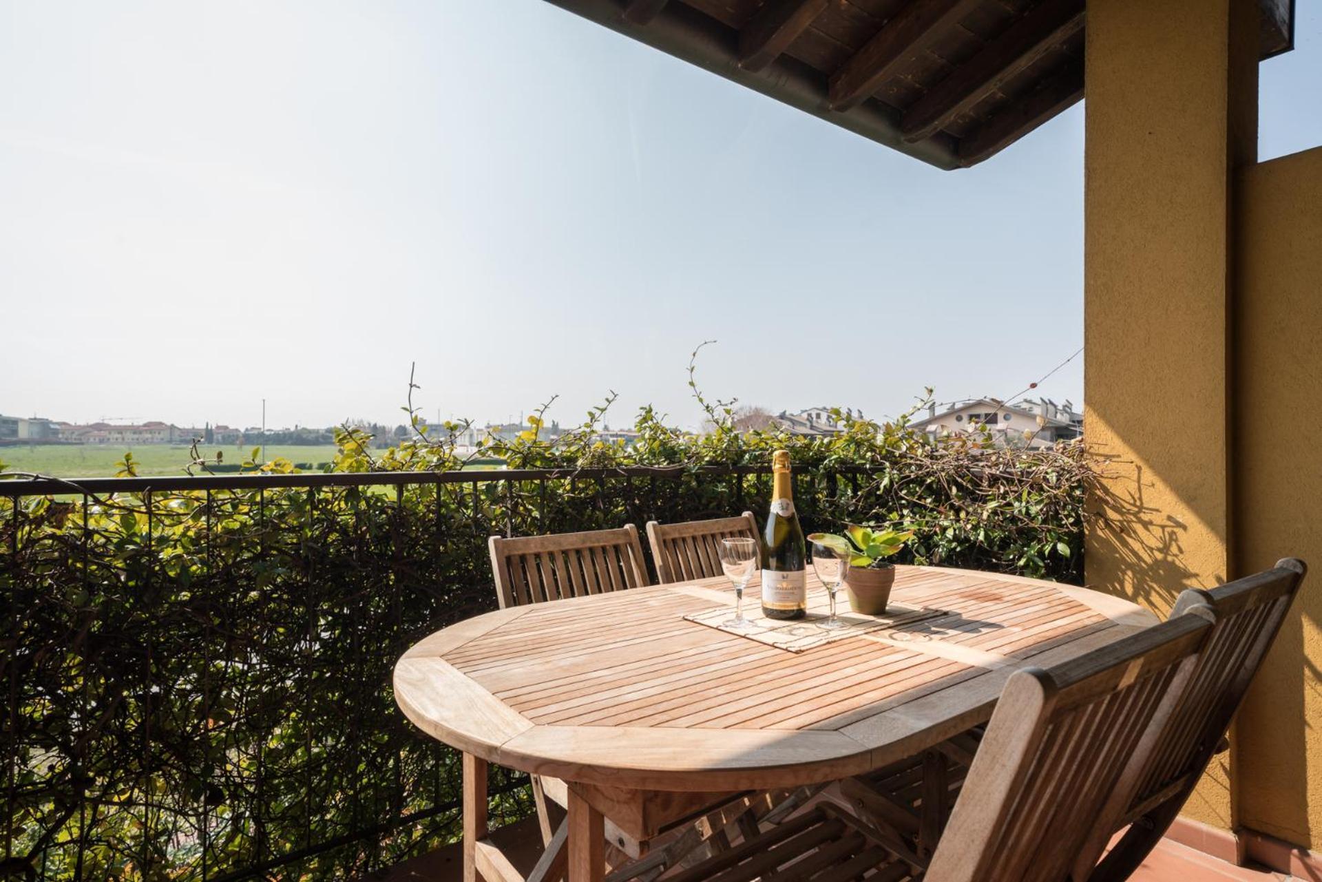 Gardappartamenti - Cascinale With Terrace Desenzano del Garda Bagian luar foto